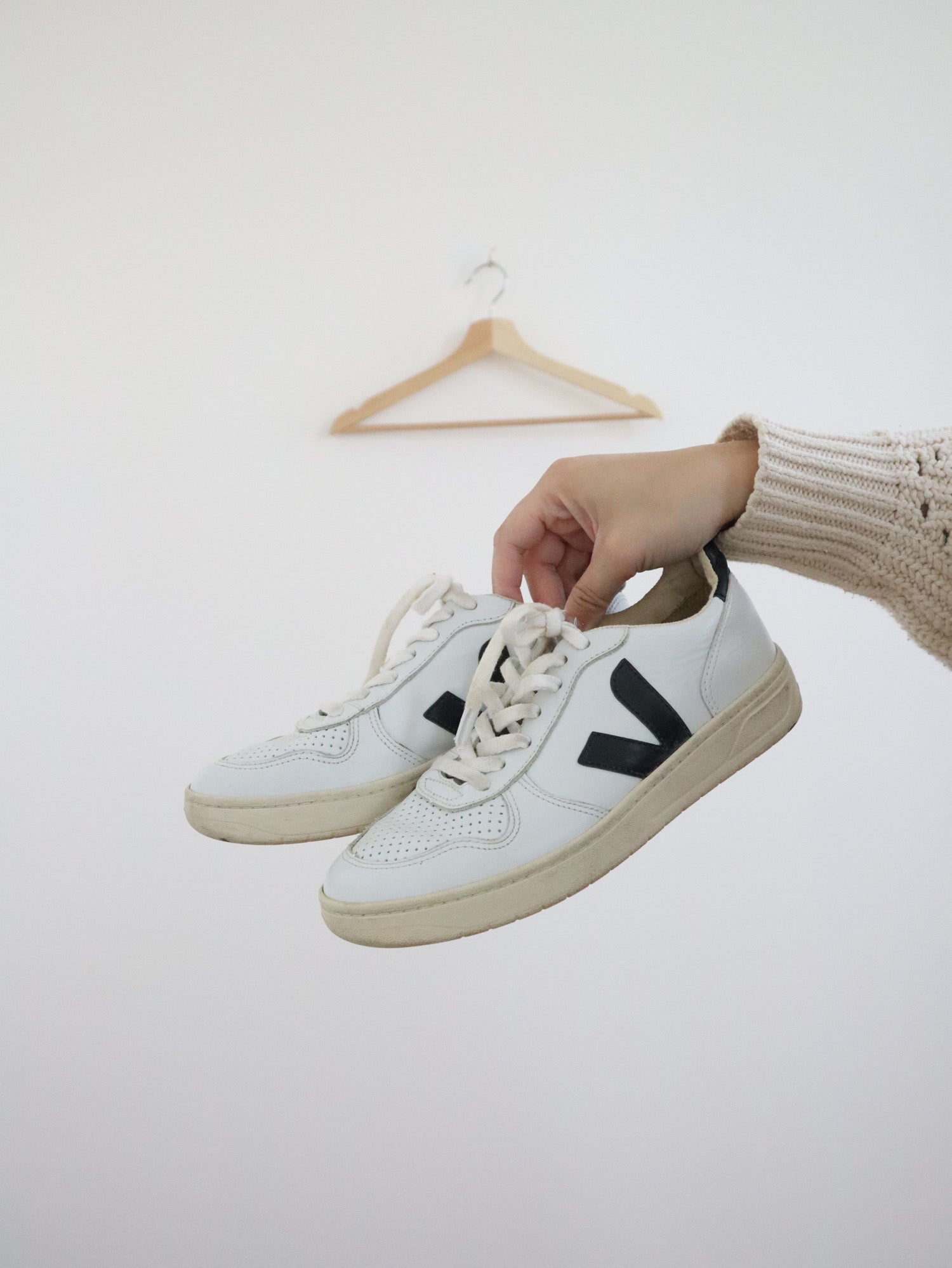 Veja V 10 Sneakers 7 7.5